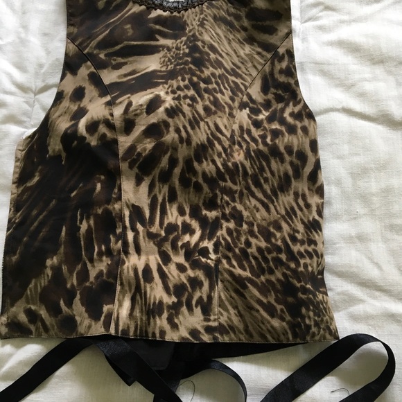 Corset - Picture 2 of 3